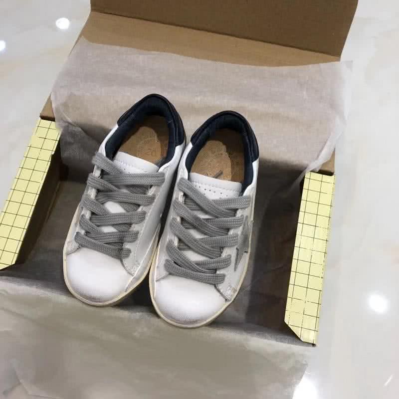 Golden Goose∕GGDB Kids Superstar Sneaker Antique style White and Grey star 2